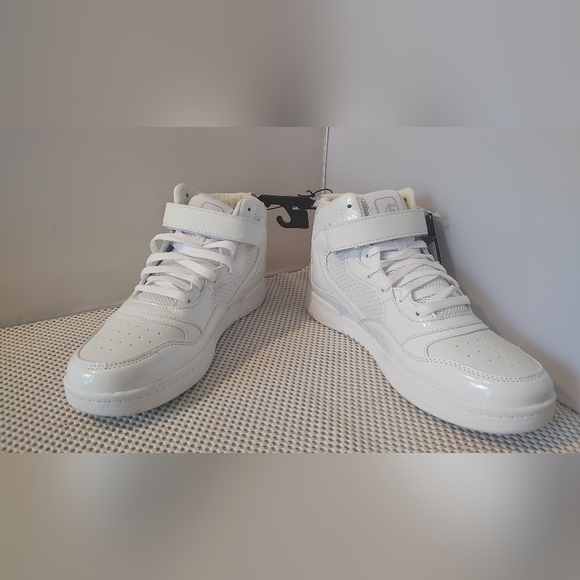 AND1 Women's Size 11 High-Top Basketball Sneakers NWT - Picture 2 of 4